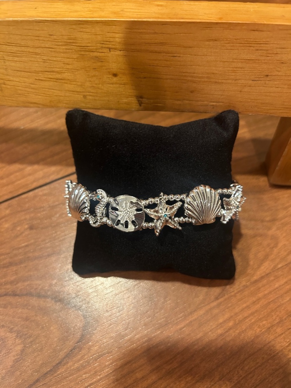 Silver Starfish and Shell Bracelet - Picture 3 of 3